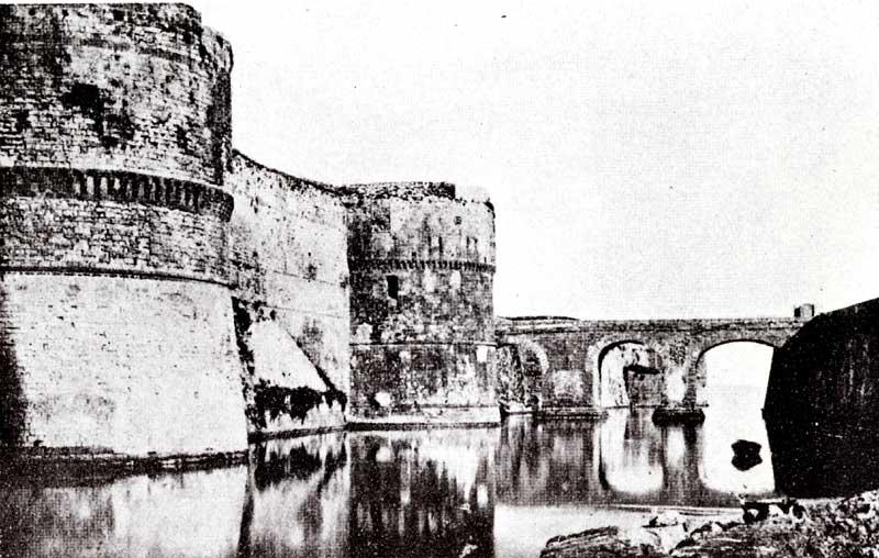 Porta-lecce.jpg - Il Fosso a Porta Lecce (da Speziale)